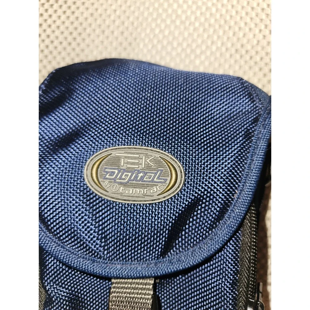 TEK BY TAMRAC DIGITAL CAMERA BAG OR GEAR FOR ELECTRONICS & SMALL GAMING SYSTEMS